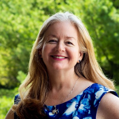 Headshot of Kirsten Leonard